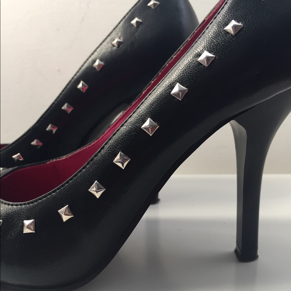 🌻Yellow Box (GABBY)🌻Stud Embellished Pump